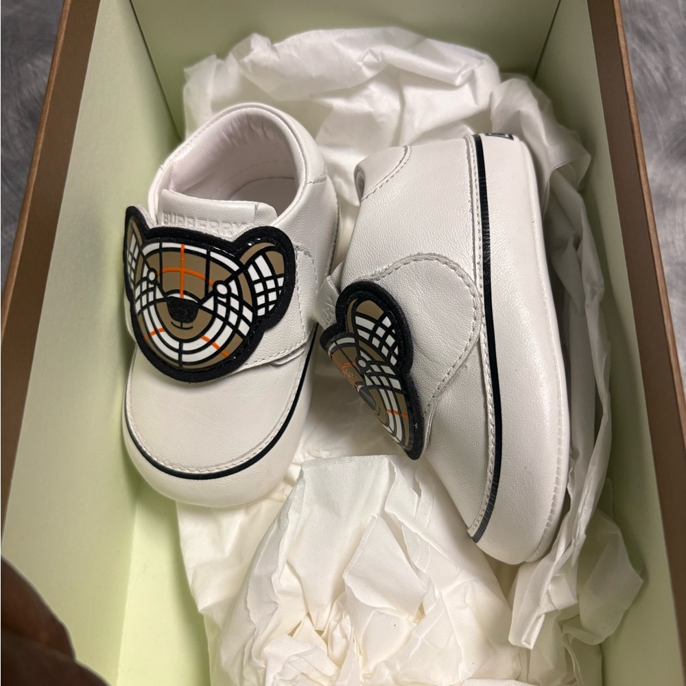 Burberry White Leather Baby Slip-On Sneakers with Bear Patch 150.00
